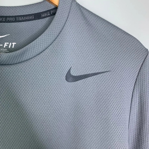 Nike Pro Shirt Size Large - Picture 5 of 5